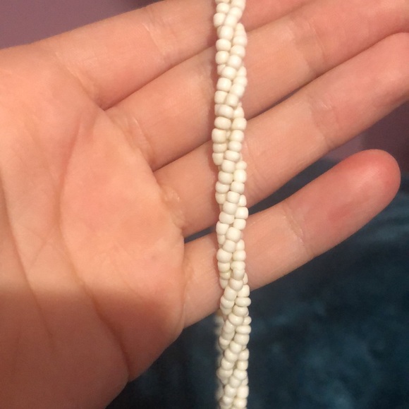 Vintage White Beaded Necklace - Picture 2 of 4
